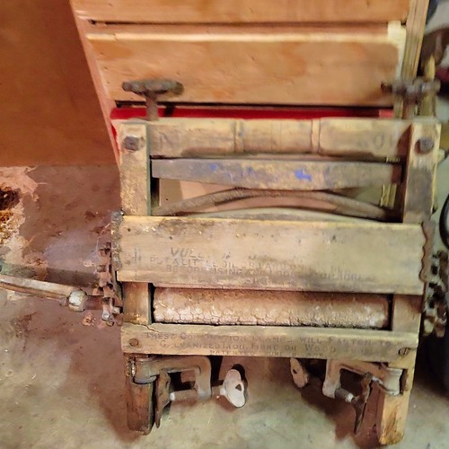 Hand crank clothes wringer - crank,