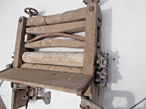 1905 wooden wringer for